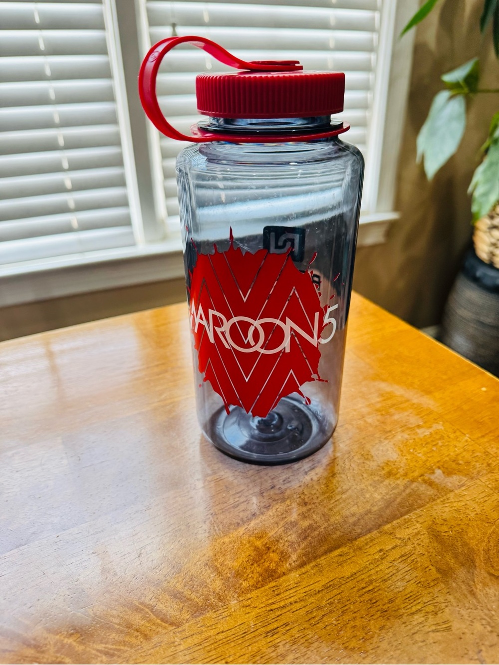 Maroon 5 Branded Smoke Color  32 oz Wide Mouth Water Bottle